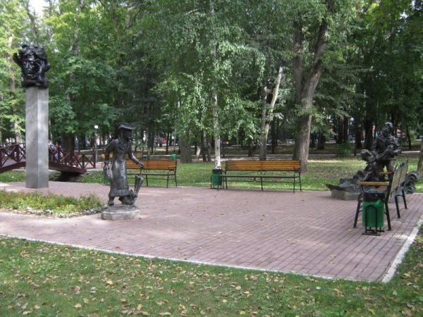 Саранск аллея в парке Пушкина