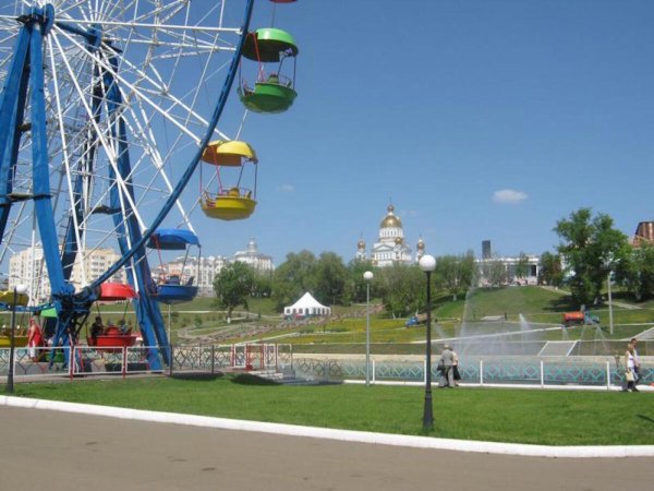 Пушкинский парк Саранск колесо обозрения
