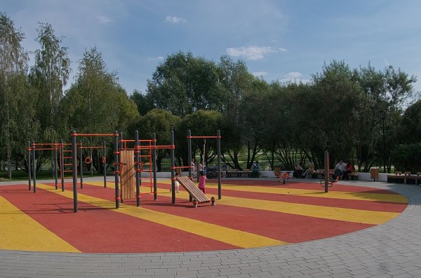 Спортплощадка ландшафтный парк Митино