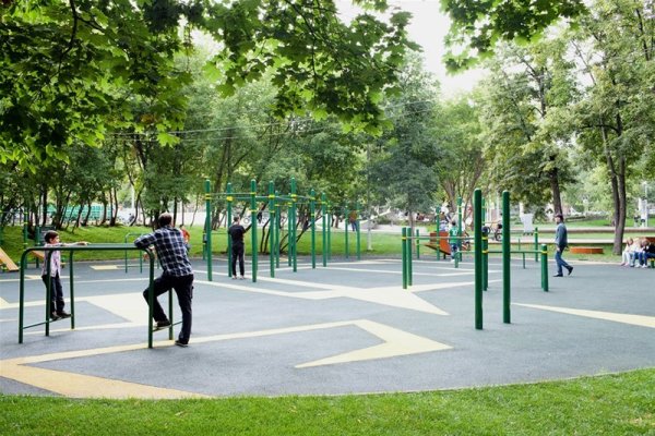 Воркаут-площадка в парке красная Пресня