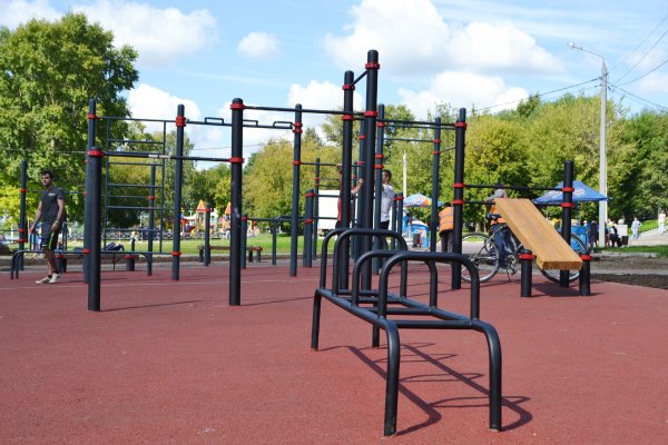 Парк 50 летия октября спортивная площадка