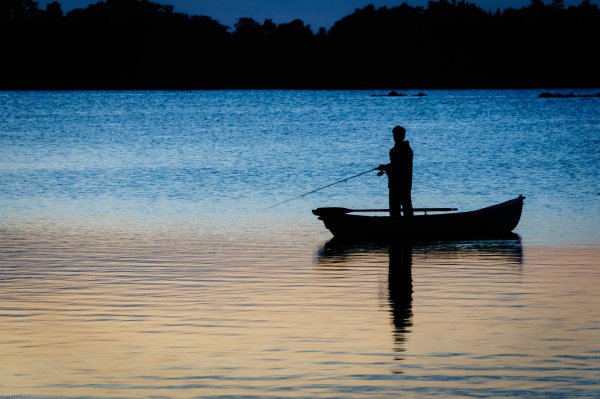 Рыбак в лодке