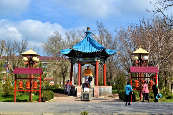 Элиста буддийский парк парк Бодхи