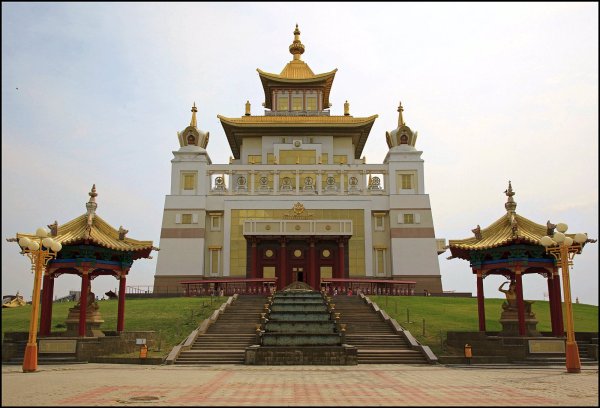 Хурул в степи Калмыкия