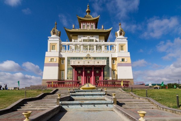 Хурула Золотая обитель Будды Шакьямуни