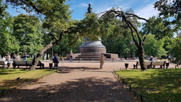 Парк в Севастополе Екатерининский сквер