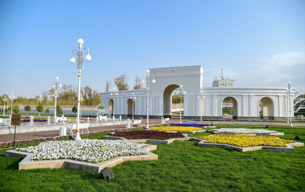 Парк Ашхабад в Узбекистане