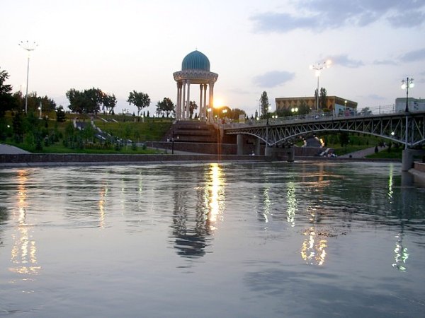 Парк Дустлик в Ташкенте