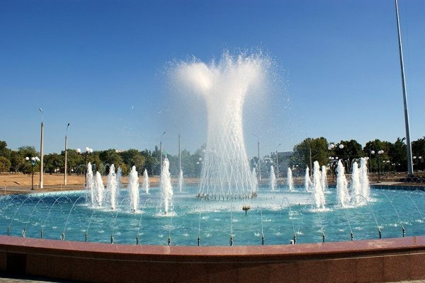 Фонтан на площади Мустакиллик в Ташкенте