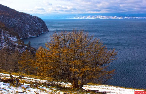 Листвянка Байкал осенью