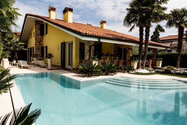 Маленькая вилла в Италии