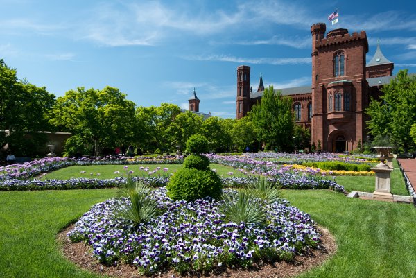 США. Смитсоновский замок и парк