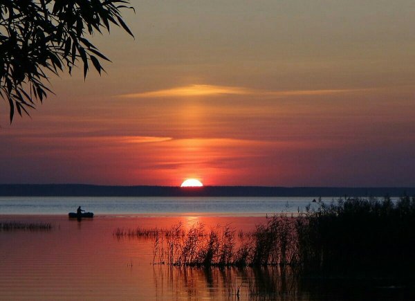Рассвет на Плещеевом озере в Переславле Залесском