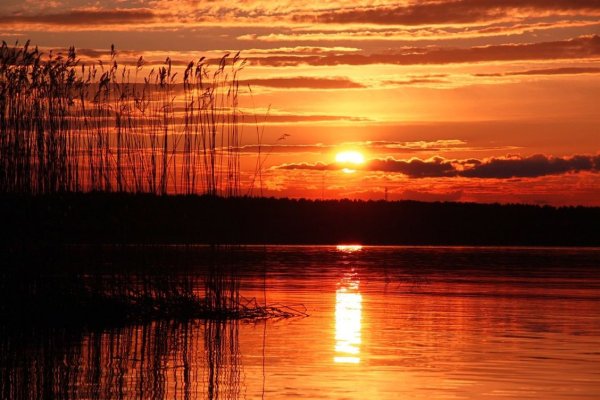 Закат над озером