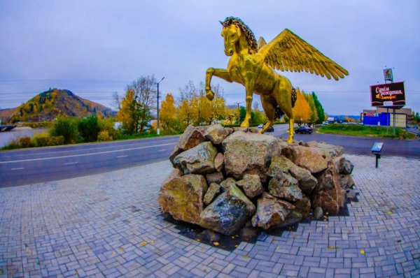 Крылатый конь Златоуст в горах