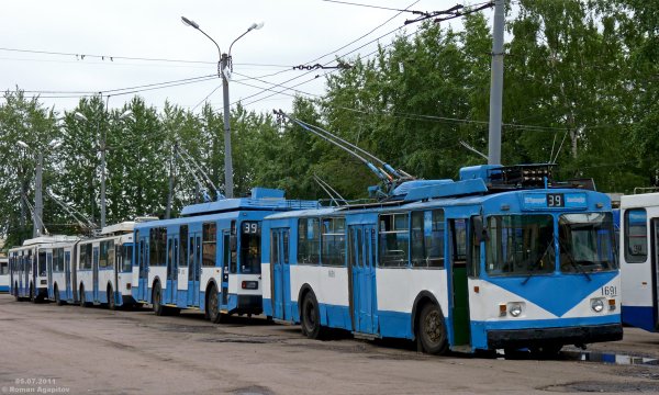 Троллейбусы ЗИУ 682 В СПБ