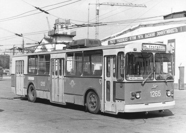 Троллейбус ЗИУ 684