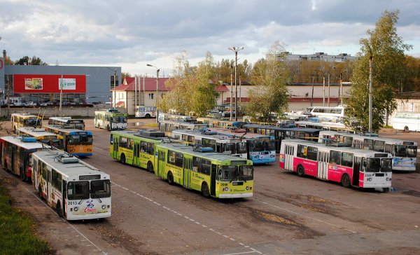 Троллейбус Брянск в депо 2