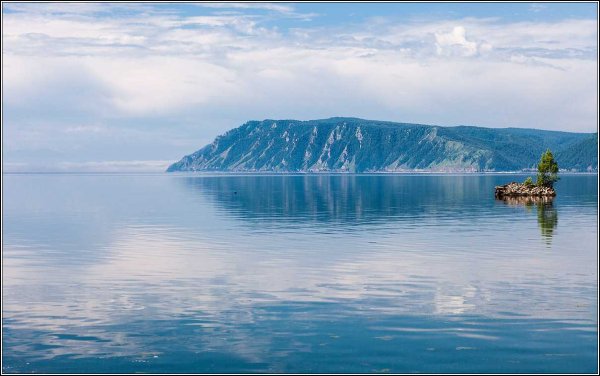 Озеро Байкал вертикально