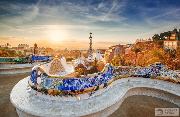 Парк Гауди в Барселоне скамейка