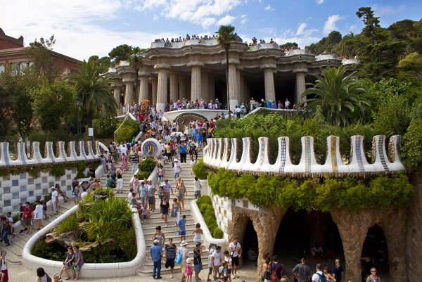 Барселона парк Гуэль лестница