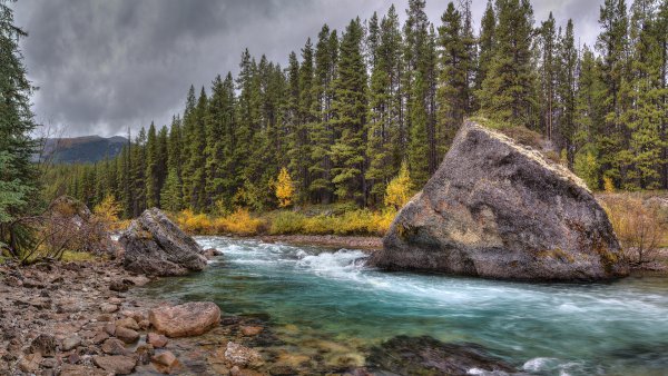 Камни валуны берег река