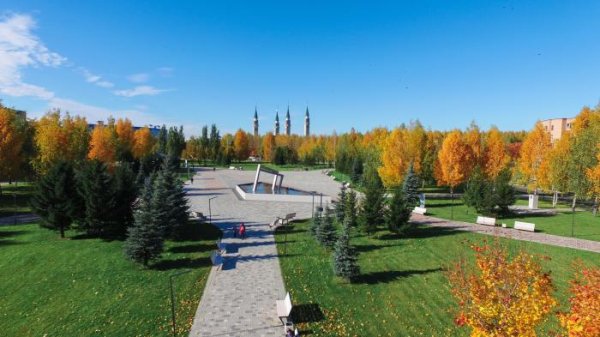 Город Нижнекамск сквер Лемаева