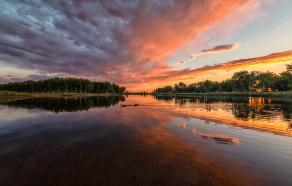 Закат на реке