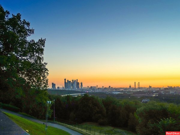 Рассвет на смотровой площадке Воробьевы горы