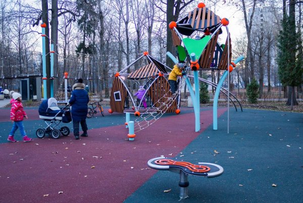 Детские площадки в Лианозовском парке