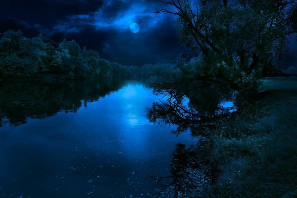 Озеро ночью