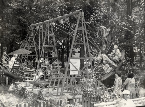 Парк Челюскинцев 1970 карусели