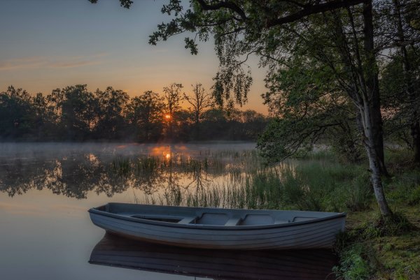 Лодка на озере