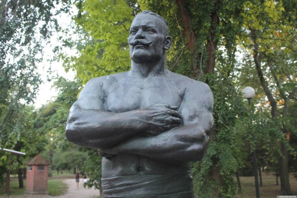 Памятник Ивану Поддубному в Ейске