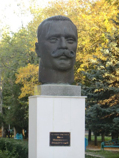 Иван Поддубный бюст