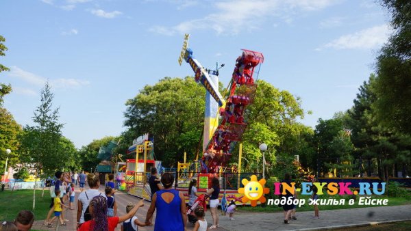 Аттракционы в парке Поддубного Ейск