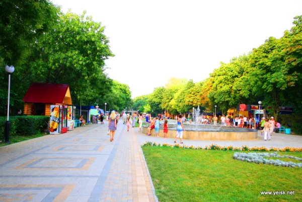 Ейск парк Поддубного аттракционы фото