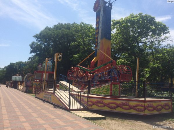 Карусели в Ейске парк Поддубного