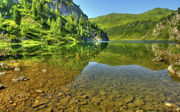 Горная река в Альпах
