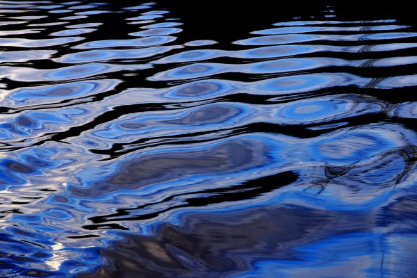 Вода река