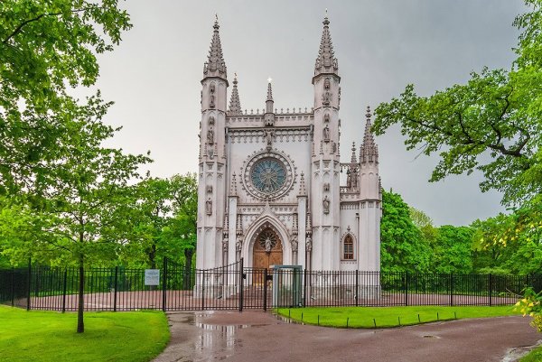 Парк Александрия Готическая капелла