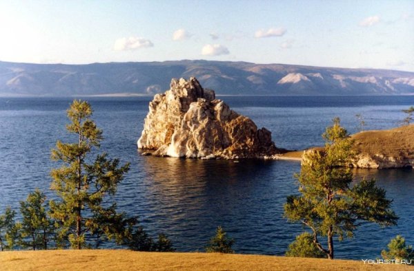 Река Ангара шаман камень