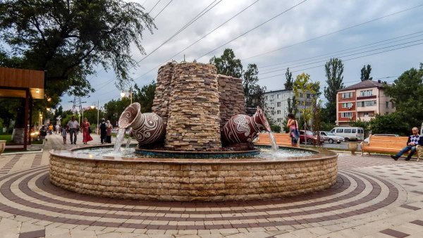 Аллея город Мастеров Махачкала