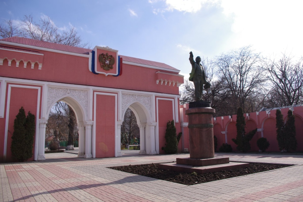 Сквер городской сад Махачкала