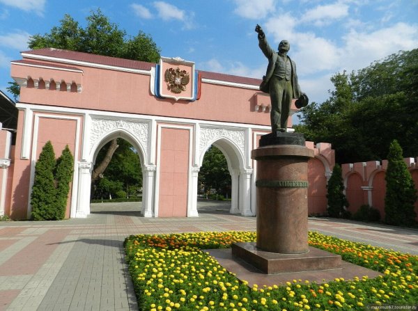 Памятники города Махачкала