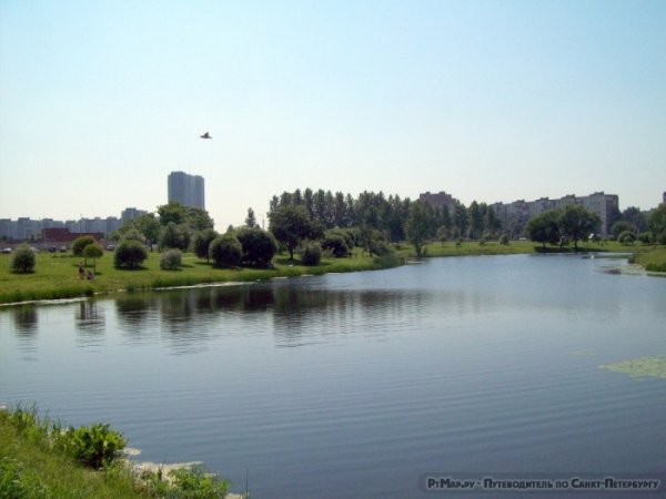 Парк интернационалистов фото у воды
