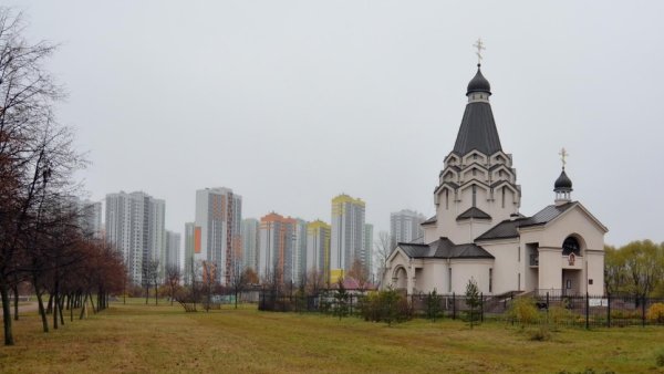Парк интернационалистов храм Георгия Победоносца