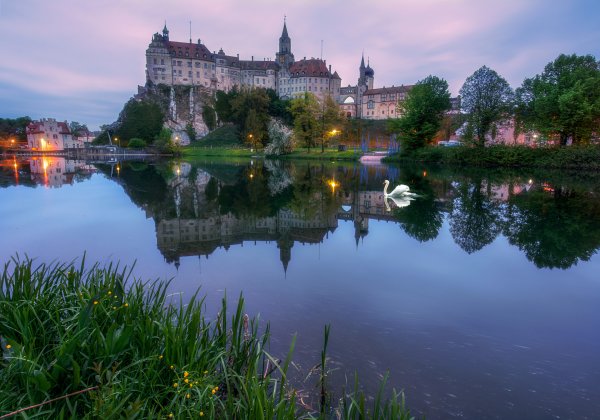 Замок Лебединое озеро