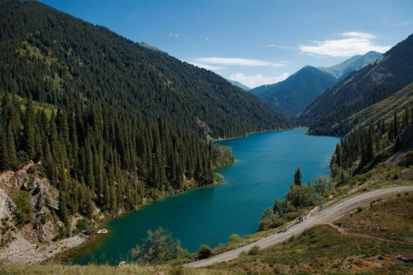 Есть ли кафе на озере Кольсай