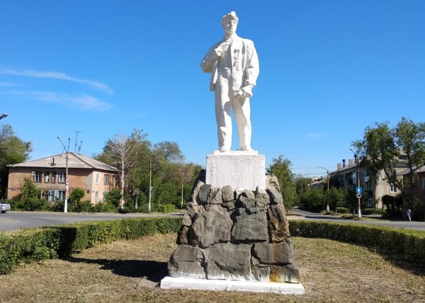 Памятники г Гая Оренбургской области